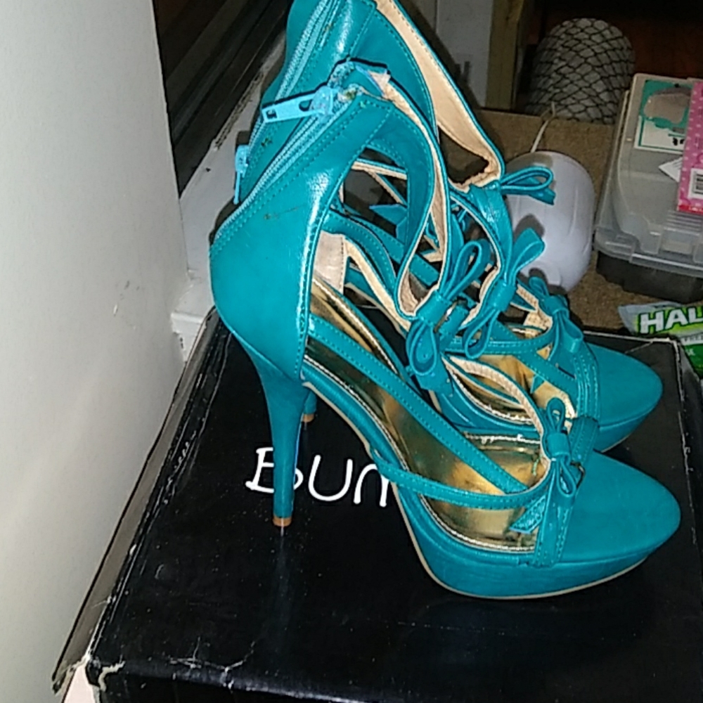 Ladies high heels size 8 (color: teal)